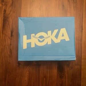 Brand New HOKA Clifton 8 (Size 7.5)